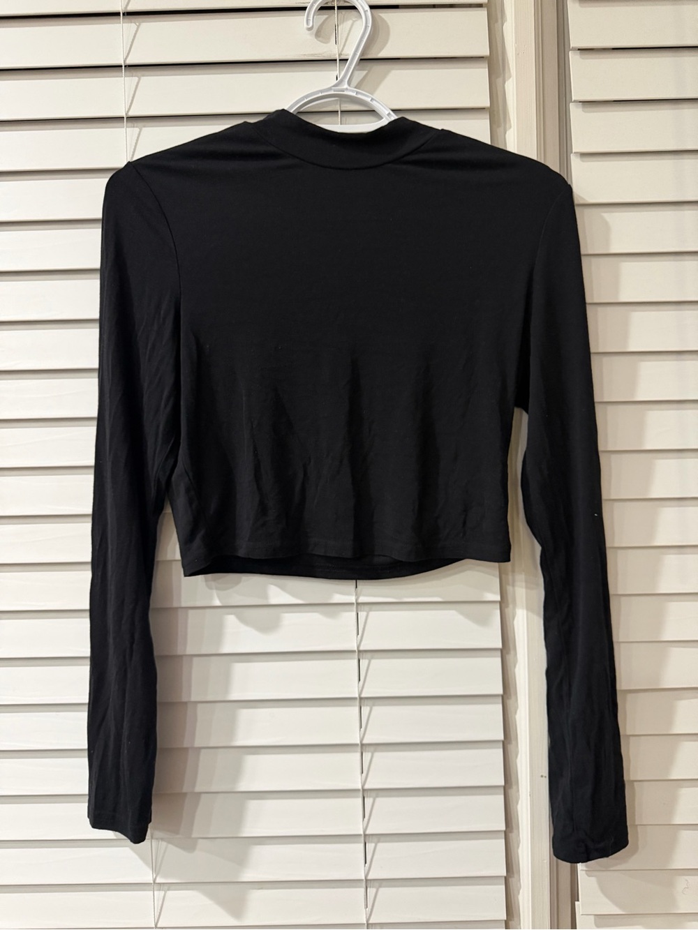 SHEIN Women's Black Long-Sleeve Cropped Top Size Large 🖤